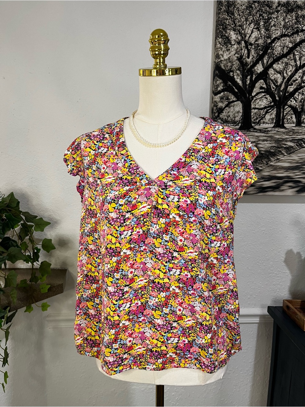 Anne Carson Pink & Yellow Floral V-Neck Cap Sleeve Blouse
